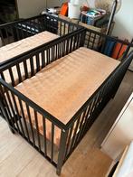 2x Zwarte Ledikantjes - Tweeling - Incl. Matrassen, Kinderen en Baby's, Babywiegjes en Ledikanten, Ophalen of Verzenden, Zo goed als nieuw