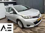 Toyota Yaris 1.0APK2026/CAMERA/AIRCO/ZUINIG/Stoelverwarming!, Euro 5, 537 kg, Gebruikt, 750 kg