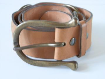 Escada riem. Leer. beschikbaar voor biedingen