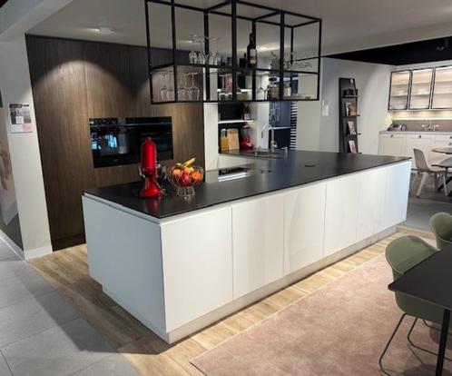 Luxe greeploze Pronorm  ligt gebruikte showroomkeuken – Witt, Huis en Inrichting, Keuken | Complete keukens, Zo goed als nieuw