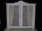 Kast met kuif uniek model gerestyled met witte krijtverf, Antiek en Kunst, Curiosa en Brocante, Ophalen