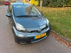 Toyota Aygo 1.0 12V Vvt-i 5DRS 2010 Grijs, Auto's, Toyota, Voorwielaandrijving, 4 stoelen, 68 pk, Handgeschakeld