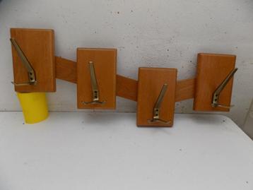 Vintage jaren 70 houten wandkapstok met 4 royale haken beschikbaar voor biedingen