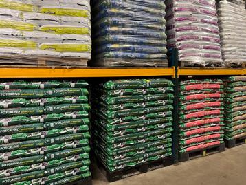 Tuinaarde 8 zakken € 20,00, Potgrond 5 zakken € 20,00 beschikbaar voor biedingen