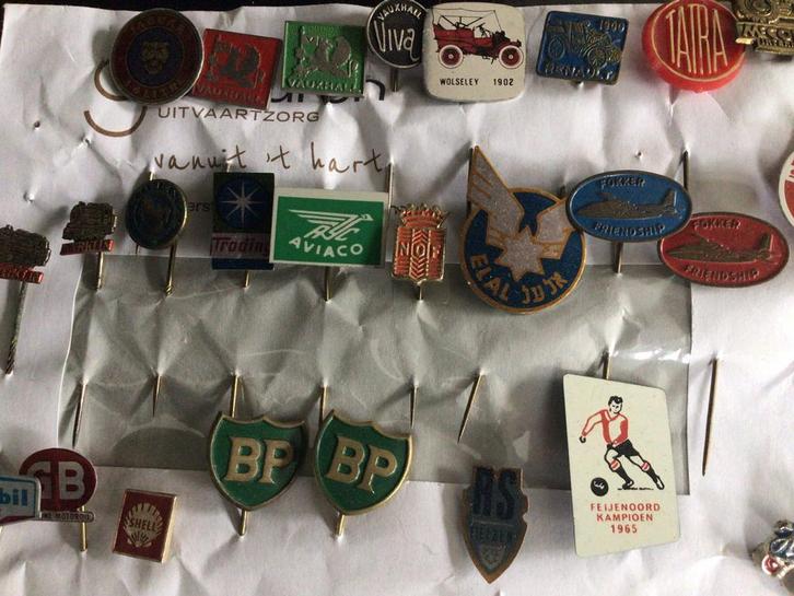 Diverse pins, auto merken, benzine, vliegtuig, Verzamelen, Speldjes, Pins en Buttons, Gebruikt, Transport, Ophalen of Verzenden