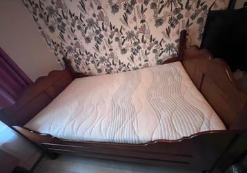 Bed tweepersoons twijfelaar antiek bruin hout 130x200 beschikbaar voor biedingen