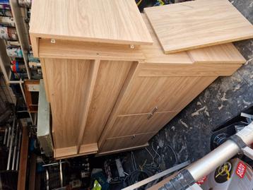 Te koop tv kast en dressoir     50 euro per stuk