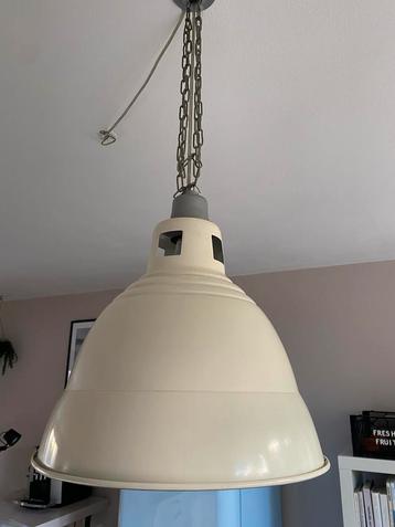 Industriële lamp beschikbaar voor biedingen