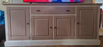 Dressoir met deuren en lades; opknapper beschikbaar voor biedingen