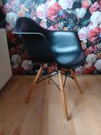 Mooie Ruime Kuipstoel - Zwart, Huis en Inrichting, Stoelen, Ophalen, Zwart, Zo goed als nieuw, Metaal