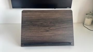 Leuke houten laptopstandaard beschikbaar voor biedingen