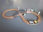 Houten Treinbaan met Brug & Accessoires, Kinderen en Baby's, Speelgoed | Houten speelgoed, Ophalen, Zo goed als nieuw, Duw- of Trekspeelgoed
