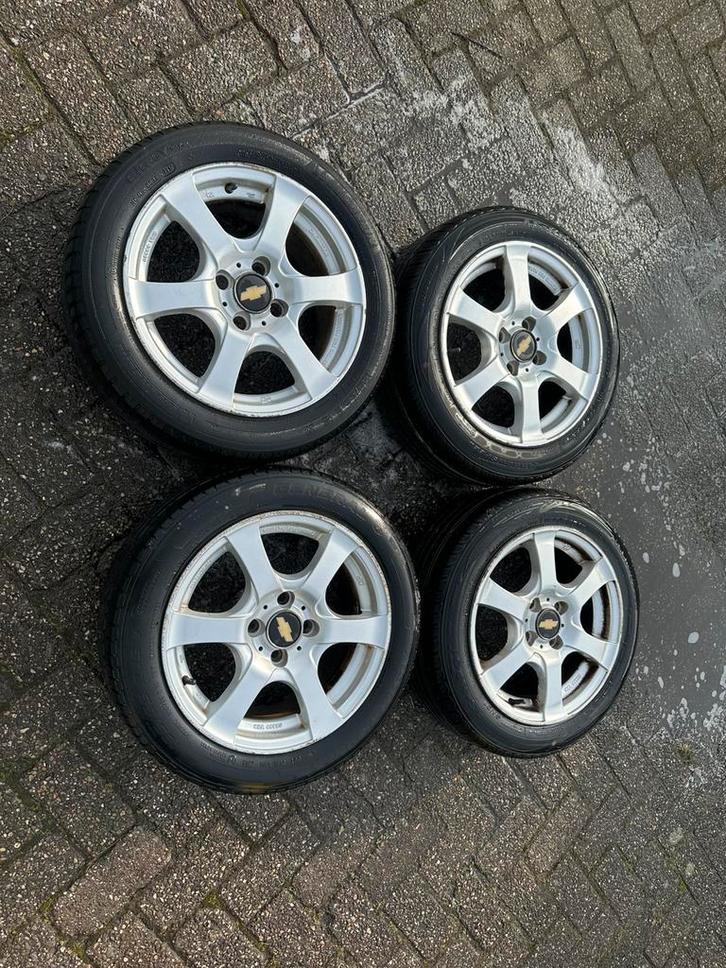 Nette chevrolet velgen + goede banden 15 inch, Auto-onderdelen, Banden en Velgen, Band(en), Zomerbanden, 15 inch, 185 mm, Ophalen