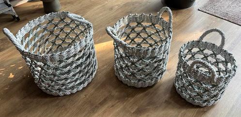 Mandenset 3-delig groen-wit sisal, Huis en Inrichting, Woonaccessoires | Schalen en Manden, Zo goed als nieuw, Rond, Ophalen