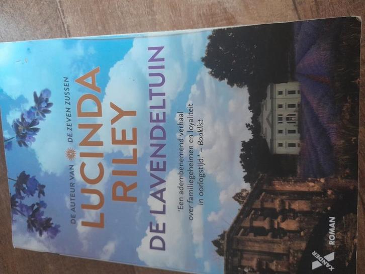 Lucinda Riley - De lavendeltuin, Boeken, Literatuur, Zo goed als nieuw, Ophalen of Verzenden
