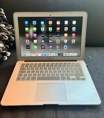 MacBook Air 7,2 (2015) werkt prima, altijd in hoes gezeten. beschikbaar voor biedingen
