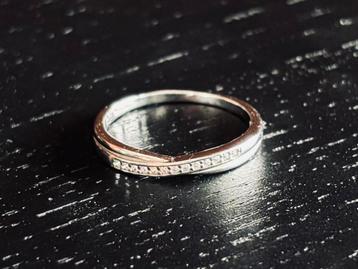 Zilveren ring met zirkonia maat 53/17 beschikbaar voor biedingen