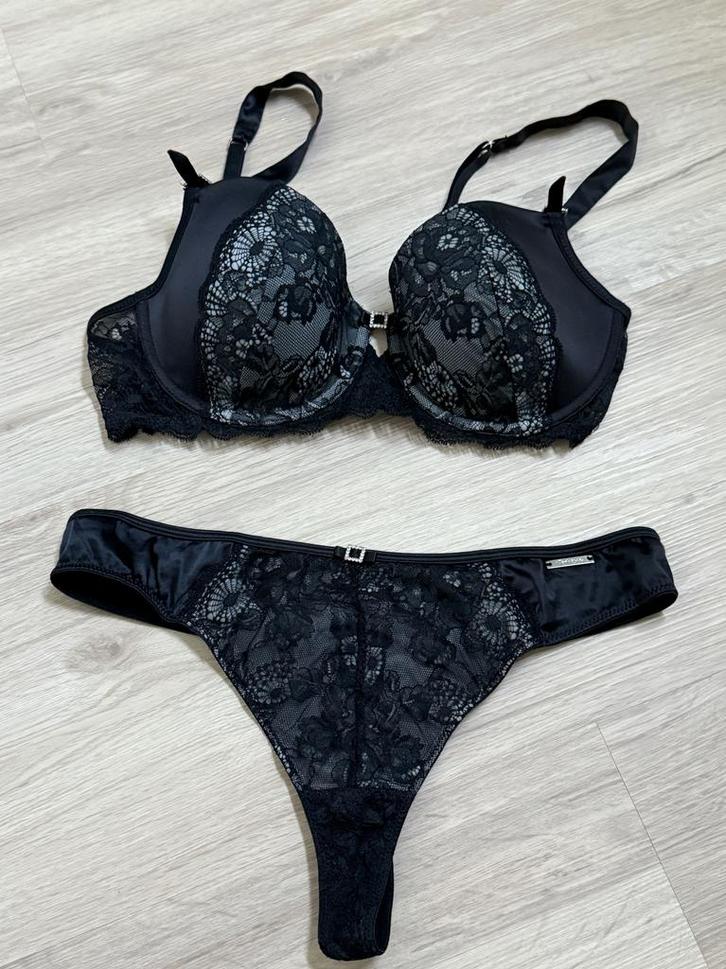 Hunkemöller Lingerieset 75D/M, Kleding | Dames, Ondergoed en Lingerie, Setje, Zwart, Verzenden