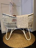 Wit rotan wieg, Ophalen, Gebruikt, Wieg