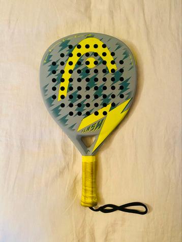 Head Flash 22 Padel Racket (RRP €60) + six padel balls beschikbaar voor biedingen