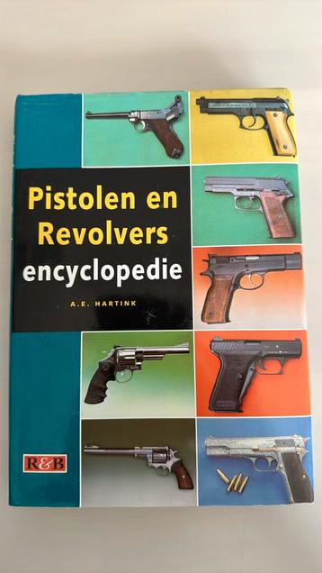 Pistolen en revolvers encyclopedie. beschikbaar voor biedingen
