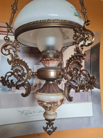 Antieke plafondlamp elektrisch. beschikbaar voor biedingen