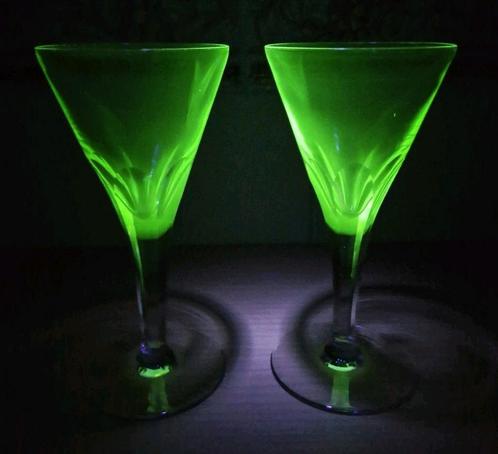 Facet geslepen portglazen met uranium glazen kelk, België., Antiek en Kunst, Antiek | Glas en Kristal, Ophalen of Verzenden