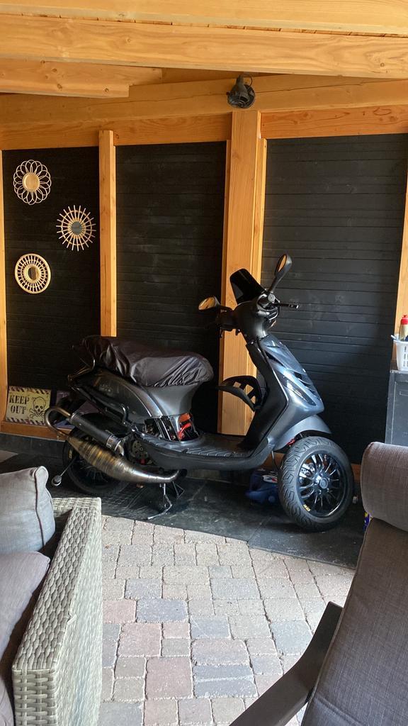 Piaggio zip swingarm A1 vull option, Fietsen en Brommers, Scooters | Piaggio, Zo goed als nieuw, Zip, Tweetakt, Ophalen of Verzenden