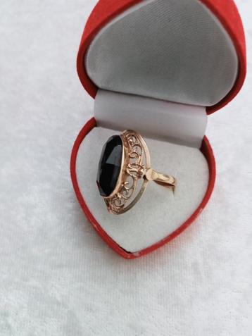 Mooie 14 Kt Gouden Ring met Facet Geslepen Granaat beschikbaar voor biedingen