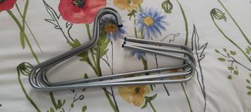 Kleding hangers, metaal beschikbaar voor biedingen