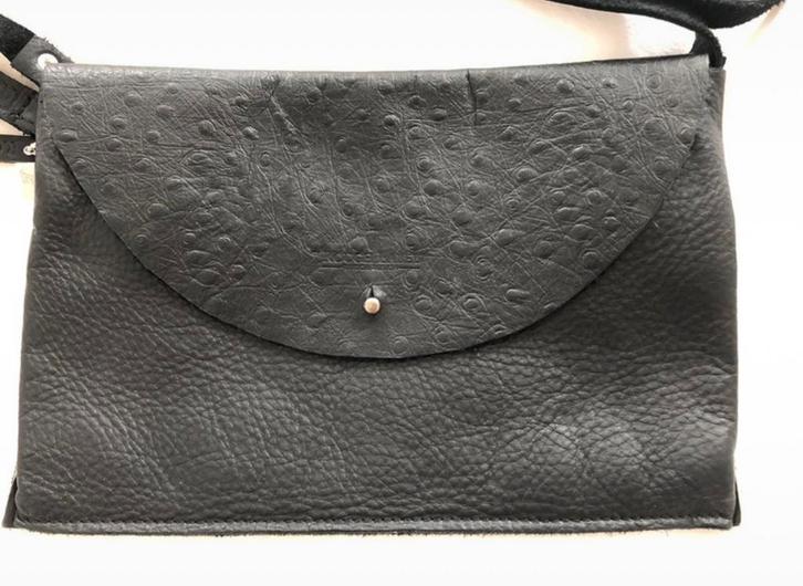 Prachtige clutch/schoudertasje Rough label; 1x gebruikt, Sieraden, Tassen en Uiterlijk, Tassen | Damestassen, Zo goed als nieuw