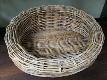 mand, hondenmand gevlochten rotan 72 x 60 cm beschikbaar voor biedingen