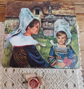 Frans brocante blik, klederdracht Bretagne, Les Bretonnes beschikbaar voor biedingen