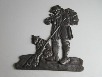 Wanddecoratie gietijzer. De mandenmaker beschikbaar voor biedingen