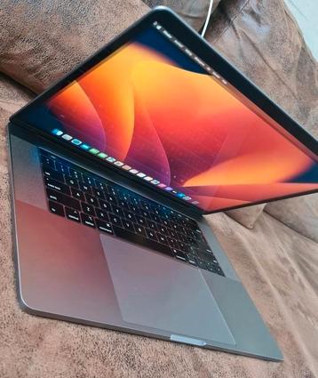 Apple MacBook Pro 15 Inch Retina i7 32GB Uit 2020 Nieuwstaat beschikbaar voor biedingen