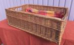 Rotan honden-/kattenmand 62 cm x 42 cm met kussentje, Ophalen, Gebruikt, Riet