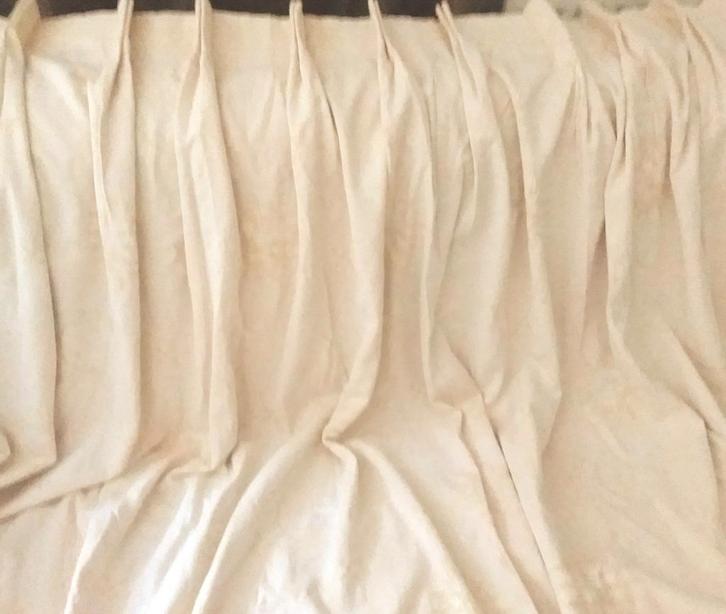 2 Lichtgele gevoerde gordijnen van 240 cm h en 130 cm cm br, Huis en Inrichting, Stoffering | Gordijnen en Lamellen, Zo goed als nieuw