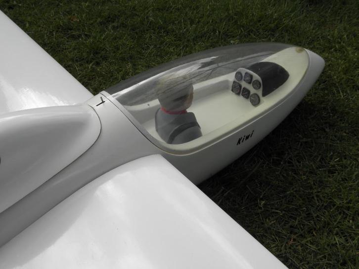 Scale zwever de KIWI met klapmotor, Hobby en Vrije tijd, Modelbouw | Radiografisch | Vliegtuigen, Nieuw, Elektro, RTF (Ready to Fly)