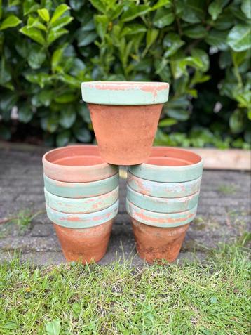 7 planten potjes, bloempotten 15/15 cm beschikbaar voor biedingen