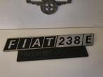 Fiat 238 E embleem en Intercooler plaatje, Verzamelen, Auto's, Gebruikt, Ophalen of Verzenden