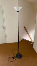 Staande lamp met melkglas, Huis en Inrichting, Lampen | Vloerlampen, Ophalen, Modern, 150 tot 200 cm, Glas
