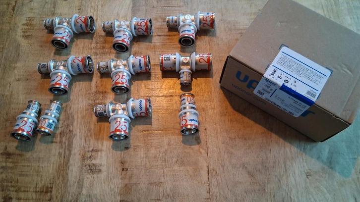 15 stuks diverse 25 mm uponor s-press plus perskoppellingen, Doe-het-zelf en Verbouw, Buizen en Afvoer, Nieuw, Overige typen, Overige materialen