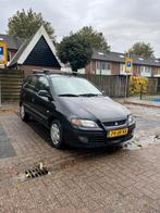 Mitsubishi Space Star 1.6 Family 2002 Zwart, Auto's, Stof, 4 cilinders, Zwart, 1200 kg
