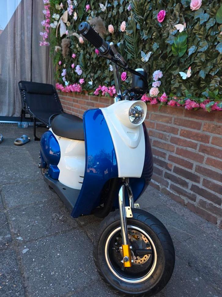 Nog in nieuwe staat , mooie kids scooter 250W, Kinderen en Baby's, Speelgoed | Buiten | Accuvoertuigen, Zo goed als nieuw, Ophalen