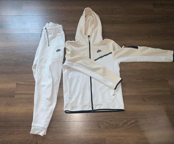 Nike Tech Fleece Beige - Maat S - Old Season, Kleding | Heren, Broeken en Pantalons, Gedragen, Maat 46 (S) of kleiner, Beige, Ophalen of Verzenden