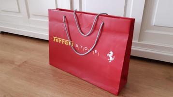 Originele Ferrari tas van Circuit Italië Maranello beschikbaar voor biedingen