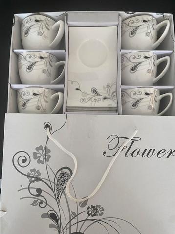 Nieuwe porseleinen kopjesset – 6 delig met schoteltjes beschikbaar voor biedingen