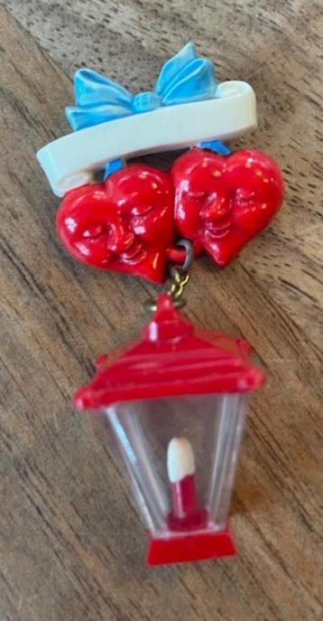 naoorlogse plastic broche (ca. 1950–1960) beschikbaar voor biedingen