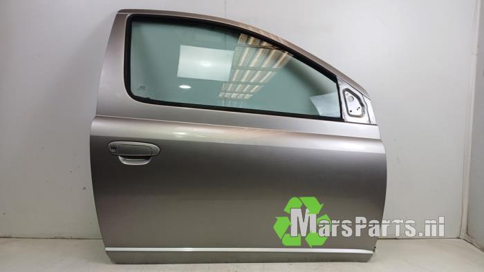 Portier 2Deurs rechts van een Toyota Yaris, Auto-onderdelen, Carrosserie en Plaatwerk, Deur, Toyota, Gebruikt, 3 maanden garantie