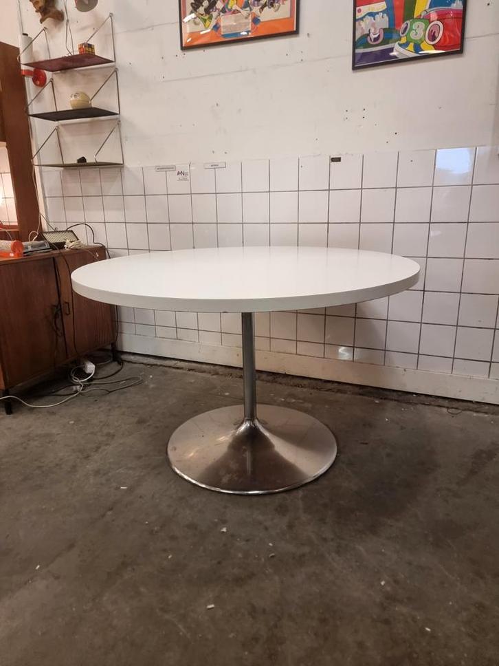 Vintage eettafel jaren 60 70  space age tulpvoet ø120cm, Huis en Inrichting, Tafels | Eettafels, Gebruikt, 100 tot 150 cm, 100 tot 150 cm